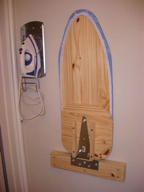 I'm a bit crazy about cats and shoes. DIY. Fold away ironing board. Image only, but quite simple ...
