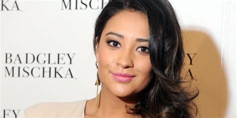 Interview Shay Mitchell Of Pretty Little Liars