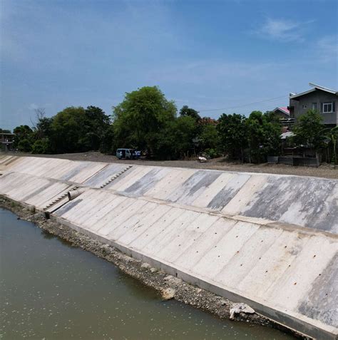 Dpwh Completes 2 Flood Control Projects Along Peñaranda River Punto