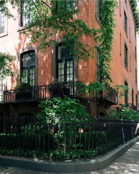 Manhattan Neighborhoods What Its Like To Live In Gramercy Park