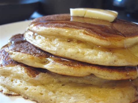 They're studded with chocolate chips and are made healthier with whole wheat flour, greek yogurt, and honey! FEST: Greek Yogurt Pancakes