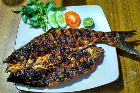 Kolam air tenang, tambak, dan abstrak ikan patin siam (pangasianodon hypophthalmus) merupakan komoditi ikan air tawar asal thailand yang berkembang pesat di indonesia. Delicious 'ikan patin bakar' in a cozy setting - Food ...