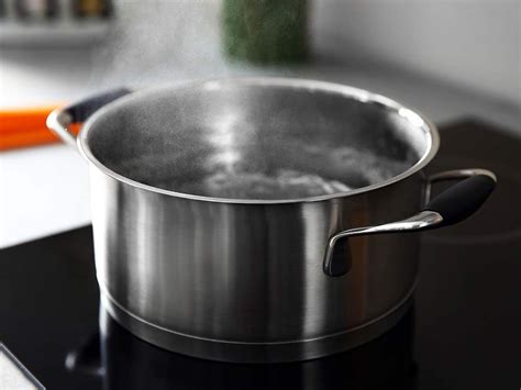 Place the pot on the stove and turn the burner underneath it to high. 5 Secrets to Making Perfect Poached Eggs Every Time