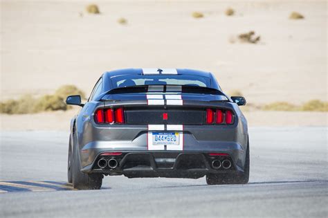 Image 2016 Ford Shelby Gt350r Mustang Rear End In Motion 03