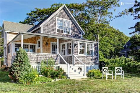 Traditional Oceanfront Cabin With Stunning Views In East Boothbay