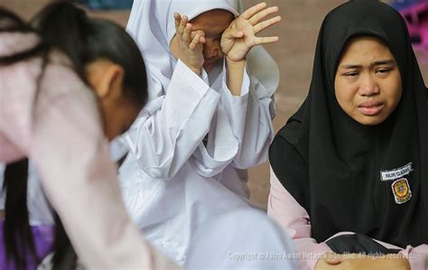 Peperiksaan ujian pencapaian sekolah rendah (upsr) bagi tahun 2017 berlangsung pada 11 september sehingga 14 september dan 18 september 2017. Senyum dan tangis terima keputusan UPSR 2017 | Astro Awani