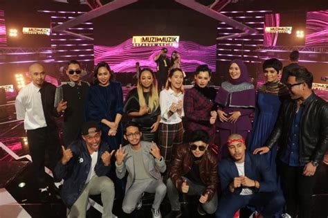 Tema untuk acara tahun ini ialah galaksi yang diaplikasikan dalam pemilihan pakaian penyanyi setiap kali ajl. FINALIS ANUGERAH JUARA LAGU 33 TERUNGKAI