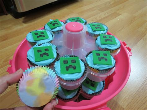 Tie Dye Cupcakes With Blue Sky Frosting And Creeper Minecraft Fondant