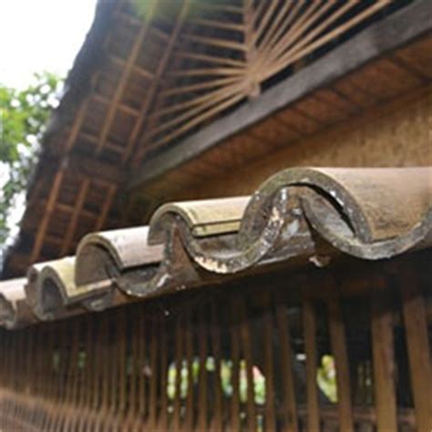 Dapat diterapkan di area konstruksi dinding dan atap gazebo. Atap Bambu yang Unik Pada Bangunan Rumah Adat Cikondang ...