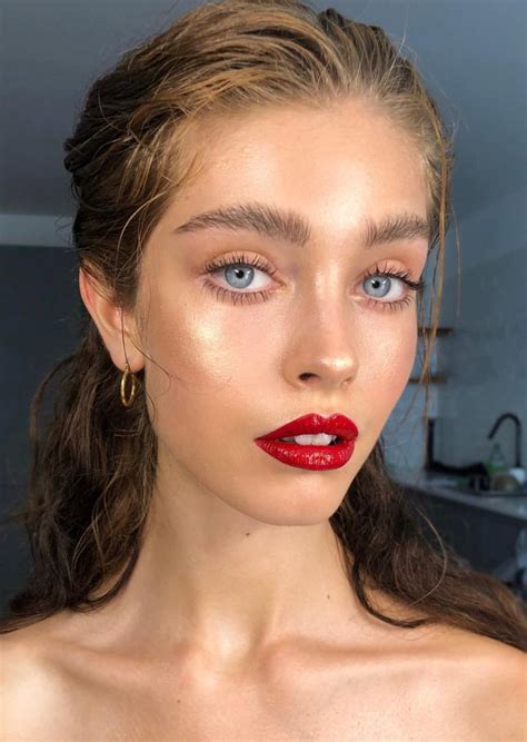 Glossy Red Lipstick With Gloss And Gold Highlighter Natural