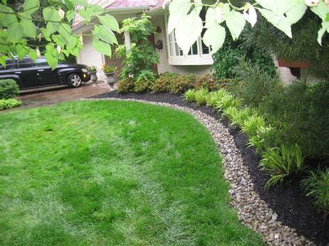 Front Yard Bed Lined With River Stone And Mulch To Create A Clean Space