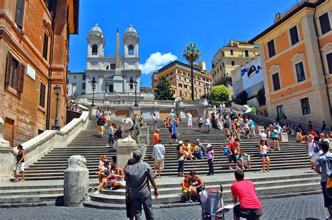 Le style « pop dance » de spagna plait et son opulente coiffure « punk » étonne. Piazza Spagna, Roma | The Spanish Steps (Italian ...