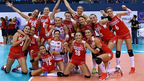 İlk başlarda şampiyonanın dünya şampiyonası ve olimpiyatların yapıldığı yıllar dışında her yıl yapılması öngörüldü. Kadınlar Avrupa Voleybol Şampiyonası yarın Ankara'da başlıyor