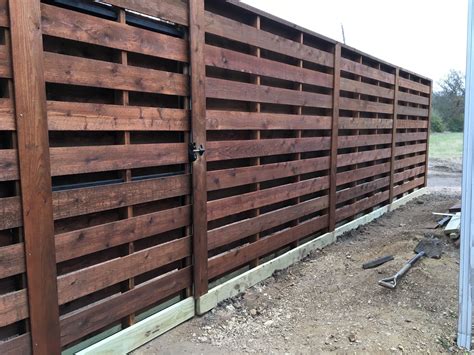 This is a tutorial on installing a good neighbor / shadowbox fencefirst the advantages:* same on both sides so neighbors like it* adds visual contrast so is. Horizontal Shadow Box Fence #GabionFence | Shadow box ...