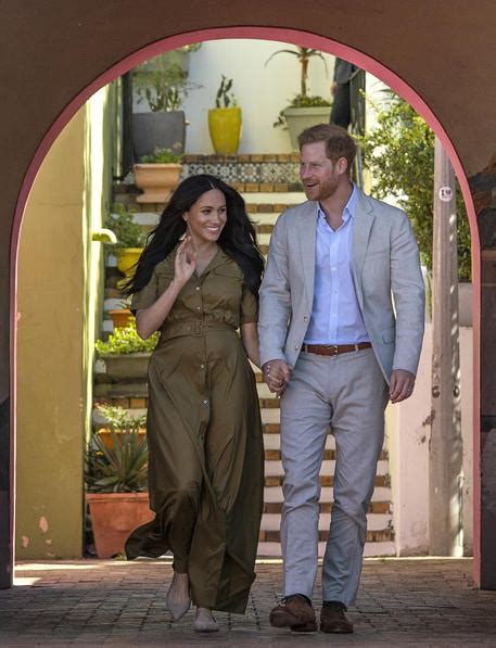 As acusações de racismo feitas pelo príncipe harry e por sua mulher, meghan markle, são preocupantes e serão levadas muito a sério pela rainha elizabeth ii, declarou ontem o palácio de buckingham em seu primeiro comunicado após a entrevista do casal à apresentadora oprah winfrey, que foi ao ar no domingo, pela emissora cbs, dos eua. Sì della Regina alla nuova vita di Harry e Meghan - Europa ...