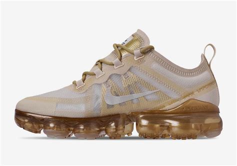An air max plus upper, constructed from black. Nike Vapormax 2019 Womens Gold AR6632-101 | SneakerNews.com