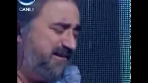 ( bu video volkan konak ustayı kücük görmek veya onun sanatıyla dalga geçmek için değil eğlence amaçlı yayınlanmış bir videodur dalga geçmenin aksine kendisine ve sanatına saygımız sonsuzdur ) elimize verdiler 3 dk lık versiyon elimize verdiler volkan konak elimize verdiler.read more. Volkan Konak elimize verdiler - YouTube