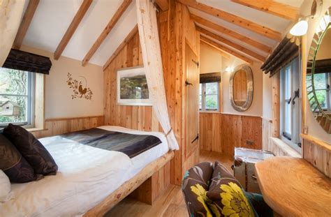 Today, a three bedroom home would cost at least 150,000 dollars. Luxury Tree House - Fox and Hounds Hotel | North Devon ...