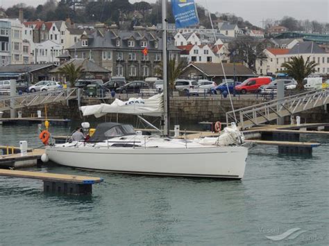 Askew position of glottis as anterior commissure is rotated to the healthy side. ASKEW, Sailing vessel - Details and current position ...
