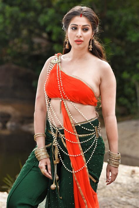 Sexy Indian Milfy Raai Laxmi PIC Scrolller