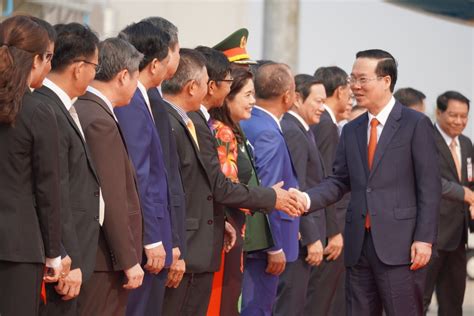 President Vo Van Thuong Begins Official Visit To Laos