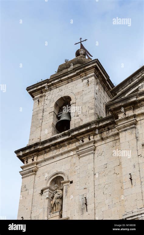 Castel Di Sangro Abruzzo Italy October 13 2017 Basilica Of Santa Maria Enjoys The Ancient