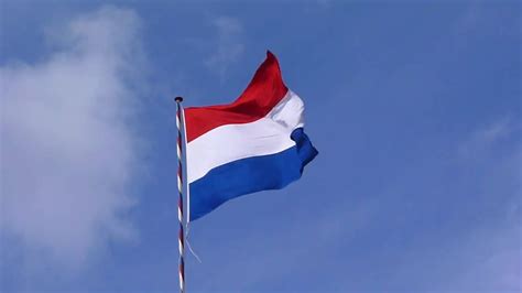 De nederlandse vlaggen hebben wij in verschillende standaard afmetingen op voorraad en worden. Nederlandse vlag CC - YouTube