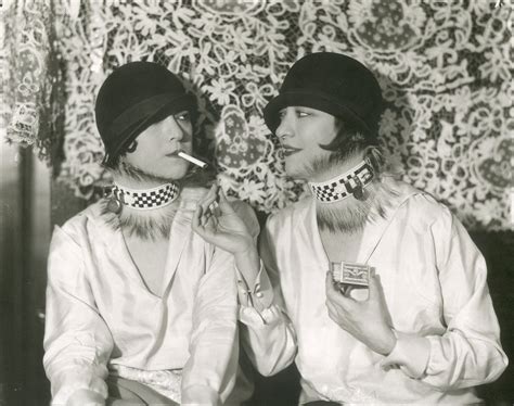 37 Vintage Portrait Photos Of The Dolly Sisters Scandalous Vaudeville Performers From The Jazz