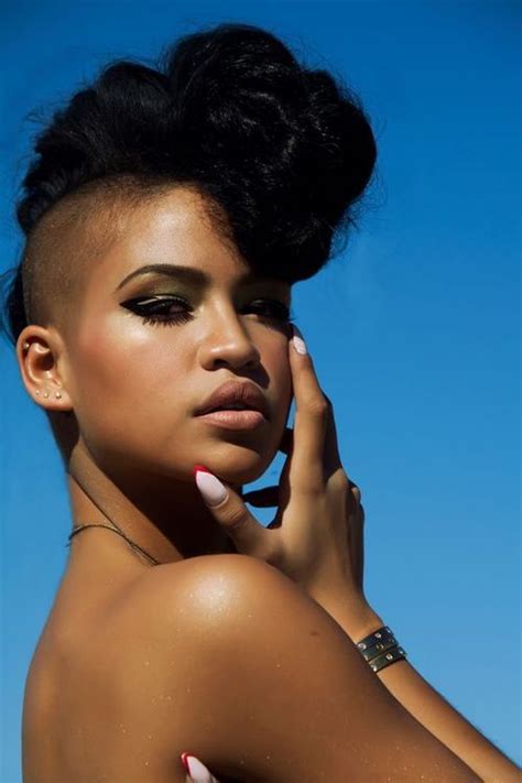 Due to the fact that it highlights the solid component in the center. cassie (With images) | Hair styles, Hair beauty, Short ...