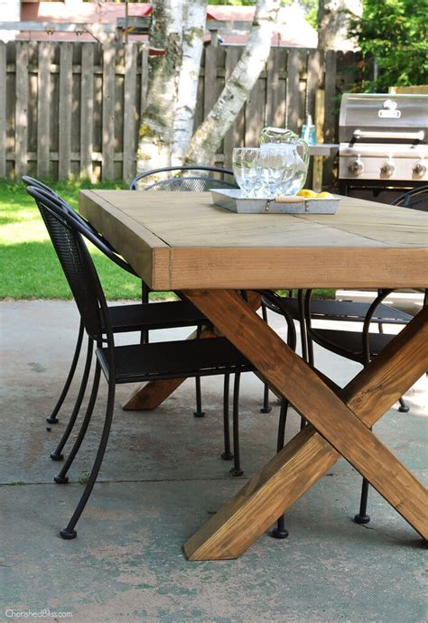 It looks very similar to the old table top designs, but it's much it comes with a lot of additional storage, a beautiful base design, and of course, ample workspace. Outdoor Table with X-Leg and Herringbone Top - FREE PLANS