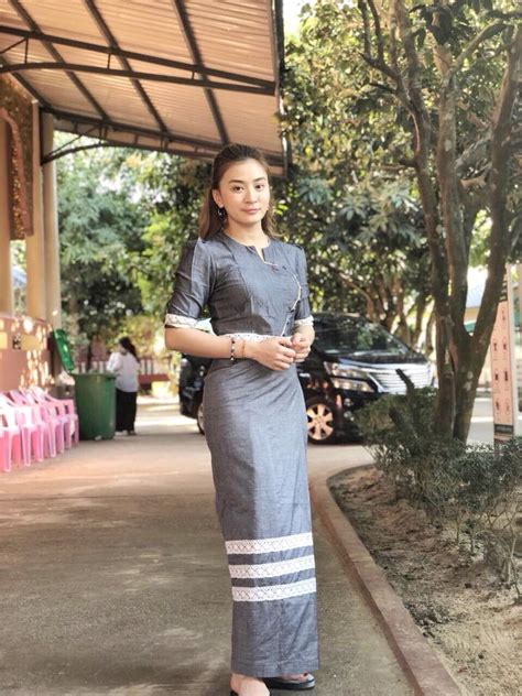 Wut Hmone Shwe Yi In Myanmar Dress Burmese Actress And Model Girls