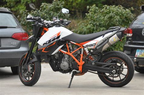 Ktm Smr 990 Overview And Review 2013 Ktm 990 Supermoto Smt Youtube