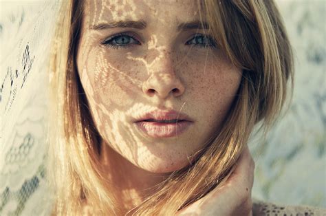 Wallpaper Face Women Blonde Blue Eyes Looking At Viewer Freckles