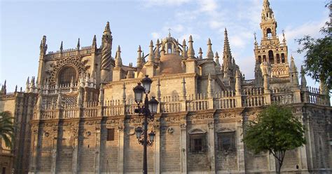 Jahrhundert die grosse moschee befand, von der das minarett bewahrt wird, bekannt als giralda, einer wetterfahne. Sevilla: kathedraal, Giralda & Alcazar, toegang met gids ...