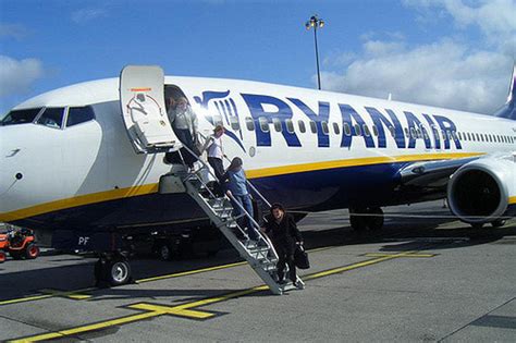 Come effettuare il cambio volo ryanair e la modifica dei nomi dei passeggeri. Nuove rotte Ryanair dal Marconi: da settembre operativo il ...