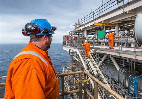 Ku mohamad afiq ku arshad. UPDATED: First oil flows from Flyndre for Maersk, extends ...