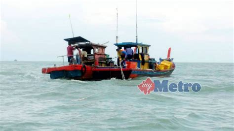 Bot nelayan beserta lesen untuk dijual pd harga mampu milik. Dua bot nelayan tempatan ditahan | Harian Metro