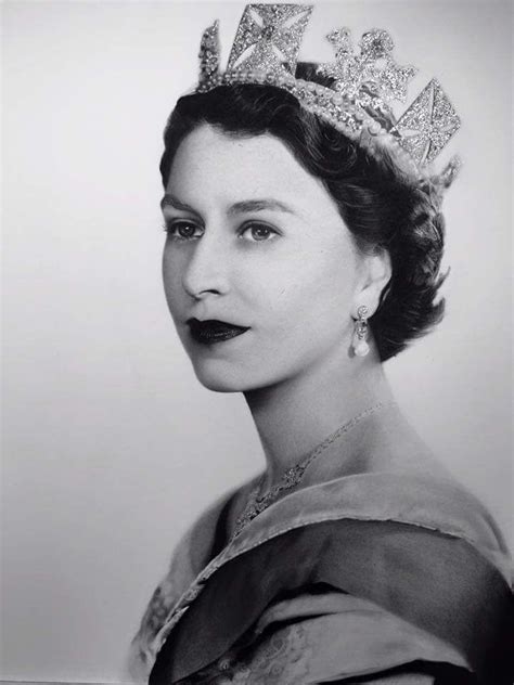 Queen elizabeth portrait young queen elizabeth elizabeth philip royal uk royal queen royal crown jewels princess diana photos house of windsor queen elizabeth. Queen Elizabeth II portrait done in pencil and charcoal. # ...