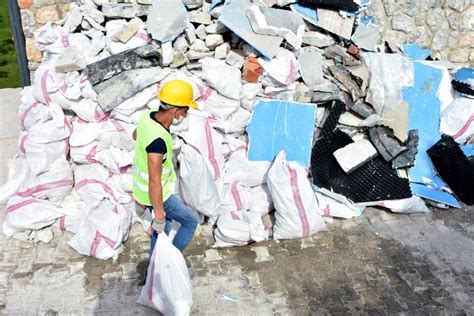 Anlaşıldı ki, komşumuz feridanım teyzenin tavsiye ettiği bitkiyi kaynatıp içmiş, bağırsakları çalışsın diye. Yılmaz Özdil'in kaçak villasında yıkım sürüyor! Yapının ...