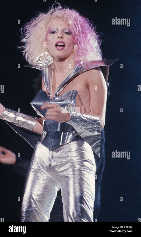 dale bozzio singing los angeles usa vocalist in the american new wave post punk band