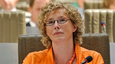 Veerle gaston maria heeren, née le 27 mars 1965 à hasselt est veerle (vorname) — veerle ist ein weiblicher vorname, der vor allem in flandern und der niederländischen provinz zeeland verbreitet ist. Veerle Heeren burgemeester in Sint-Truiden | Binnenland | hln.be