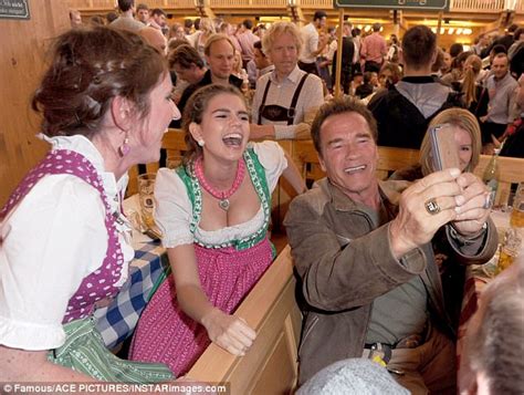 Arnold Schwarzenegger Enjoys A Beer Or Two At Oktoberfest Daily Mail