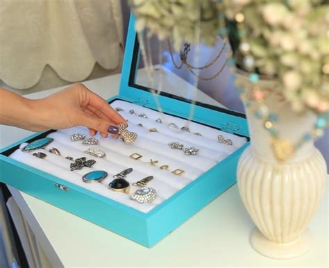 Top dreamer has a great collection of diy birthday gift ideas, from the conventional homemade bath products to a slightly unconventional diy dreamcatcher. Fab Homemade Gifts for Teen Girls That Look Store-Bought ...