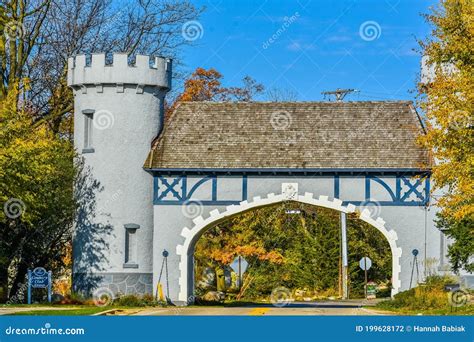 Entrance To Country Club Estates Golf Club Editorial Photography