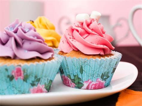 Embrace the sticky sweetness of butter pecan pie with this gooey cupcake, kicked up a notch with a quick kiss of bourbon. Basic cupcake recipe - Saga