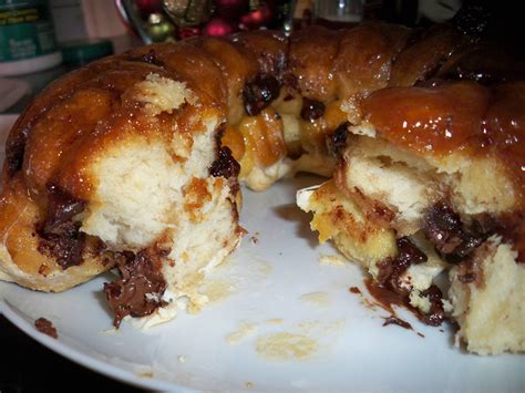 Roll in cinnamon and sugar that has been mixed together. S'mores Monkey Bread using pieces of canned biscuits ...