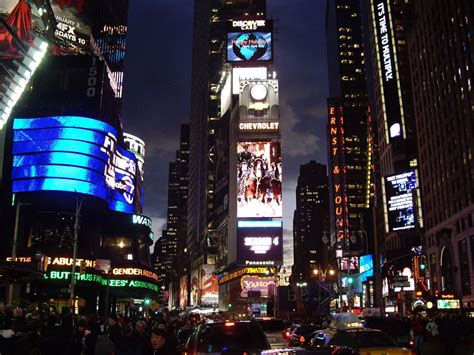 Times square is the only neighborhood with zoning ordinances requiring building owners to display illuminated signs.10 the density of illuminated signs in times square now rivals that of las vegas. One Times Square — Wikipédia