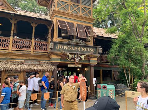 Video Two Celebrity Skippers Surprise Guests On Disneys Jungle Cruise