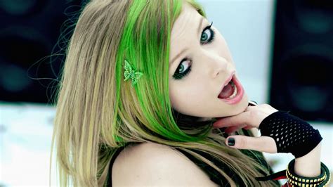 Avril Lavigne Photos Avril Lavingne Peach Punk Rocker Fair Skin