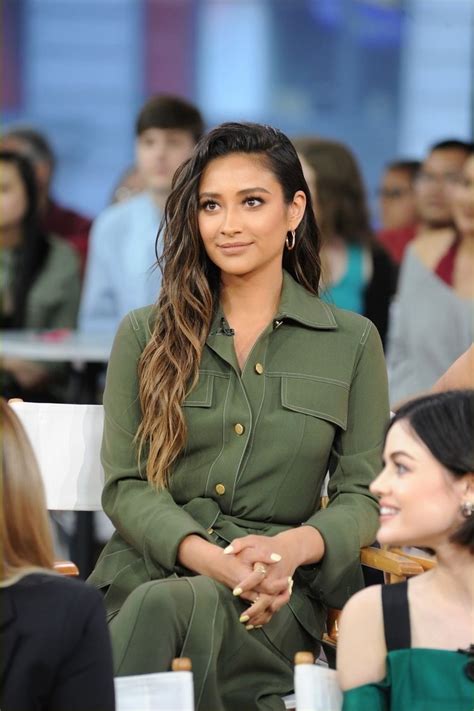 Shay Mitchell Style Shay Mitchell Makeup Pretty Little Liars